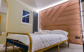 Hyacinth Apartments - Central Luxury Brighton